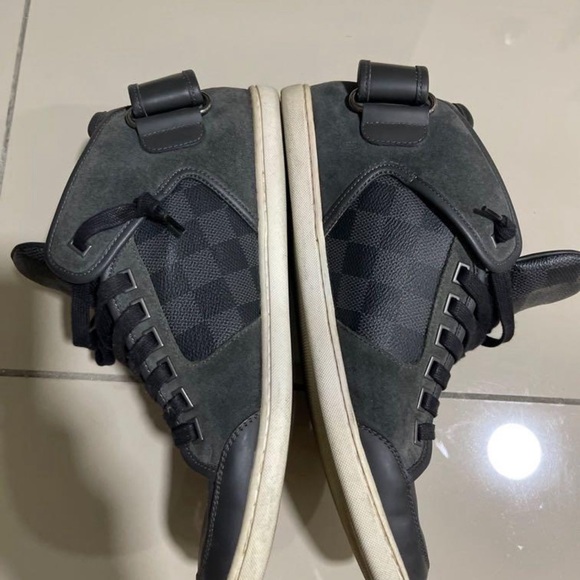 Mens Louis Vuitton Graphite Trainers - Picture 2 of 5